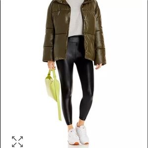 NWT Koral Lustrous Black Leggings- Size M